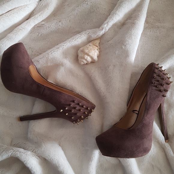 Forever 21 Suede Studded pumps - Picture 2 of 8